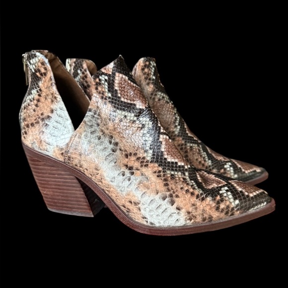 Vince Camuto ladies GIGIETTA snake and boss booty excellent condition size 10 - Picture 1 of 12